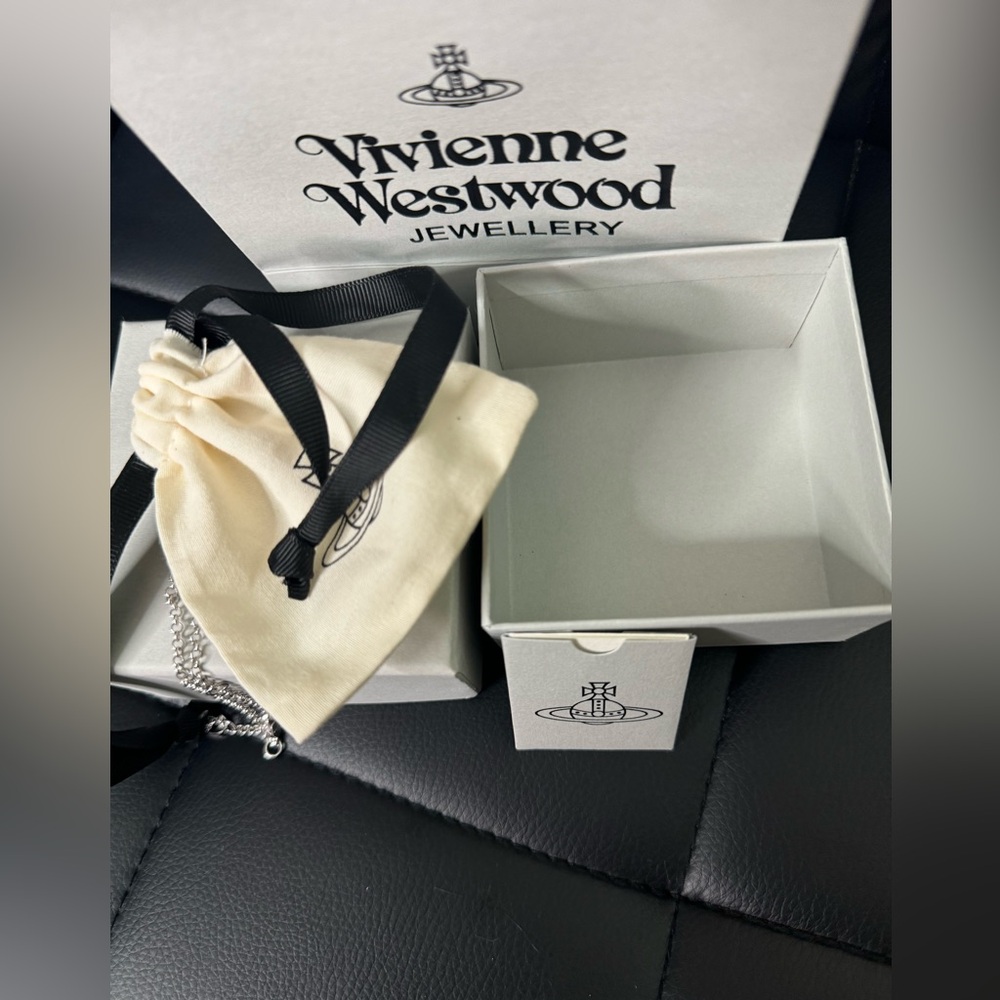 Vivienne Westwood  Bas Relief Silver-Tone Necklace - NEW- FULL INCLUSION - Picture 3 of 10
